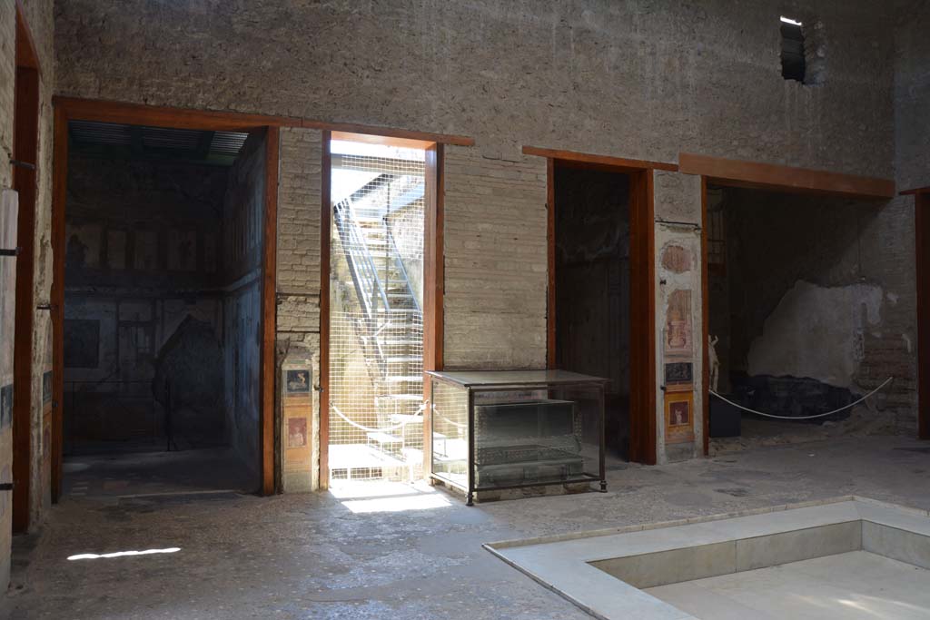 VI.15.1 Pompeii. July 2017. Looking south towards south-east corner of atrium.
Foto Annette Haug, ERC Grant 681269 DÉCOR.
