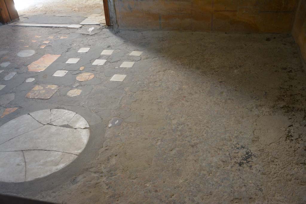 VI.15.1 Pompeii. July 2017. Looking north across flooring.
Foto Annette Haug, ERC Grant 681269 DÉCOR.
