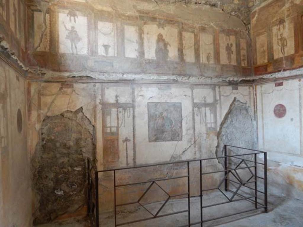 VI.15.1 Pompeii. May 2017. Looking towards south wall of oecus on south side of atrium. Photo courtesy of Buzz Ferebee.
