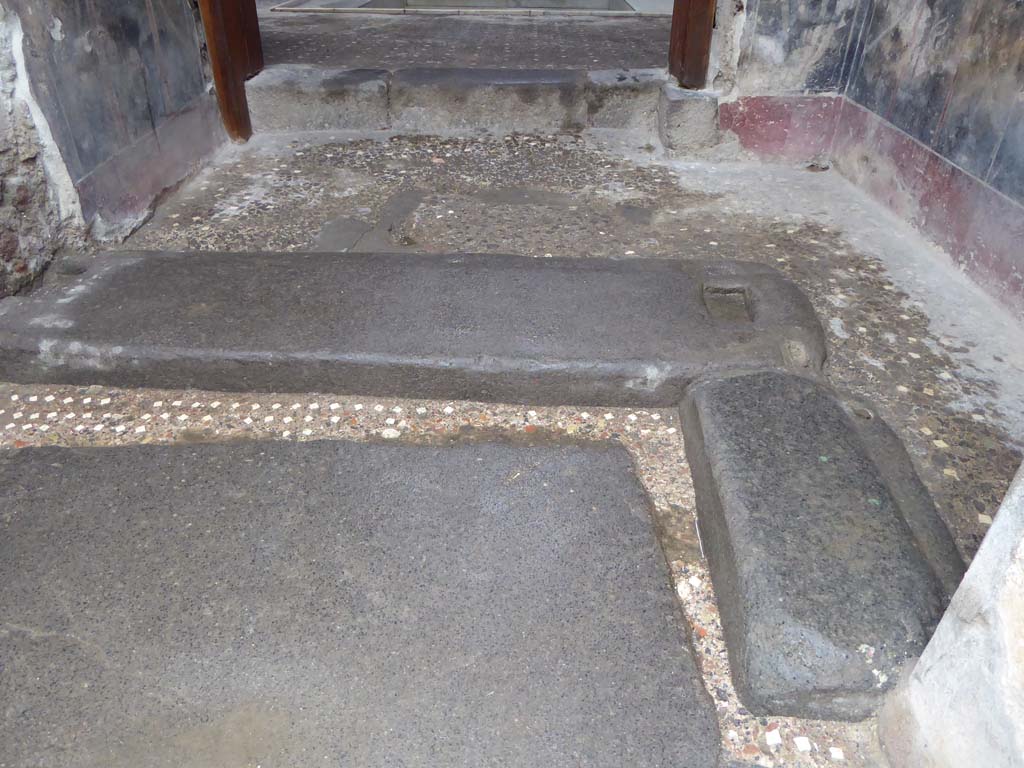 VI.15.1 Pompeii. January 2017. Looking west across flooring in vestibule towards atrium.
Foto Annette Haug, ERC Grant 681269 DÉCOR.
