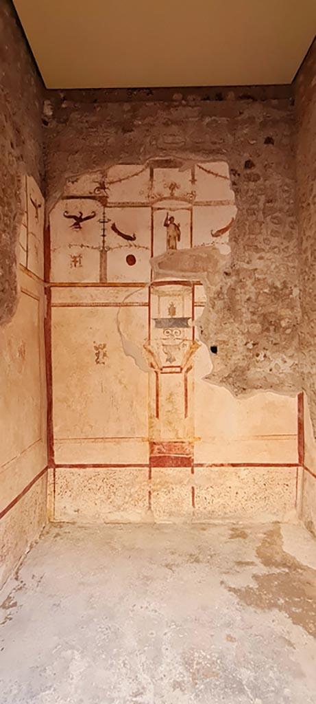 VI.15.1 Pompeii. April 2023. White cubiculum “u”.
Looking towards east wall. Photo courtesy of Giuseppe Ciaramella.

