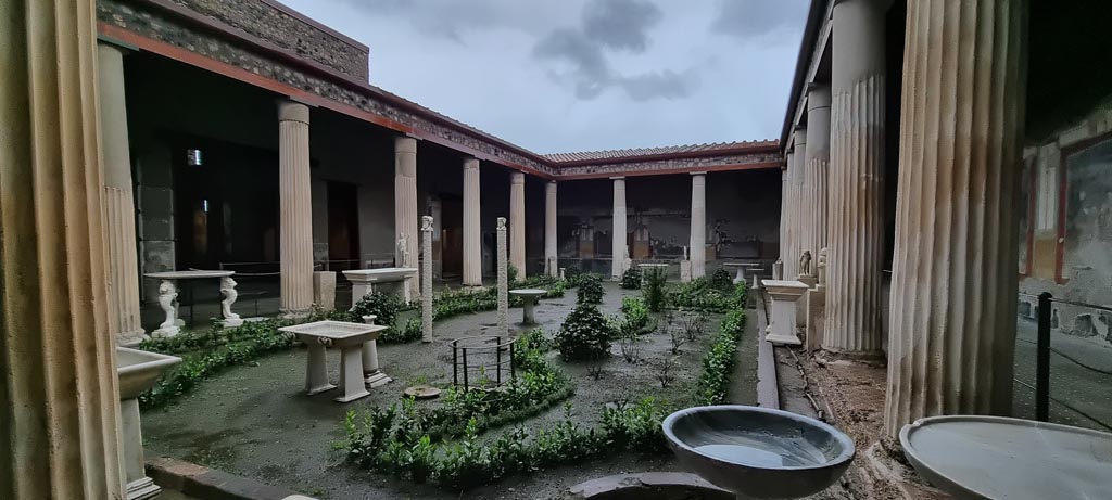 VI.15.1 Pompeii. January 2023. 
Looking south-east across peristyle garden from north-west corner. Photo courtesy of Miriam Colomer.
