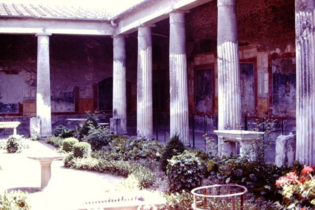 VI.15.1 Pompeii. 1964. Looking towards south-west corner, from east portico. Photo by Stanley A. Jashemski.
Source: The Wilhelmina and Stanley A. Jashemski archive in the University of Maryland Library, Special Collections (See collection page) and made available under the Creative Commons Attribution-Non Commercial License v.4. See Licence and use details.
J64f0029
