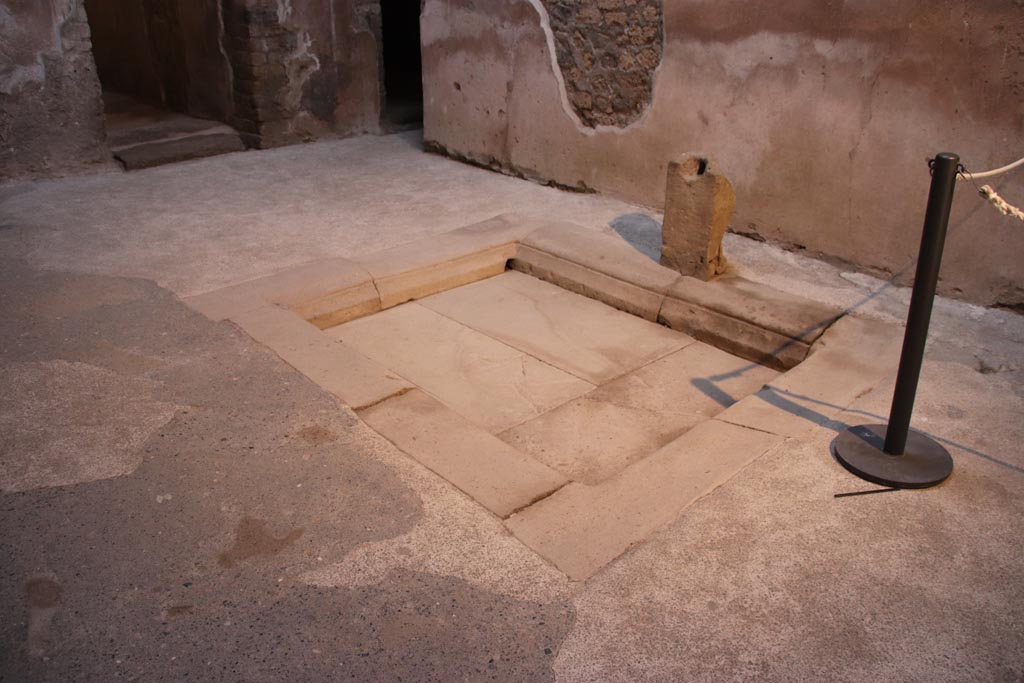 VI.15.1 Pompeii. October 2023. Looking towards impluvium in small atrium. 
Photo courtesy of Klaus Heese.
