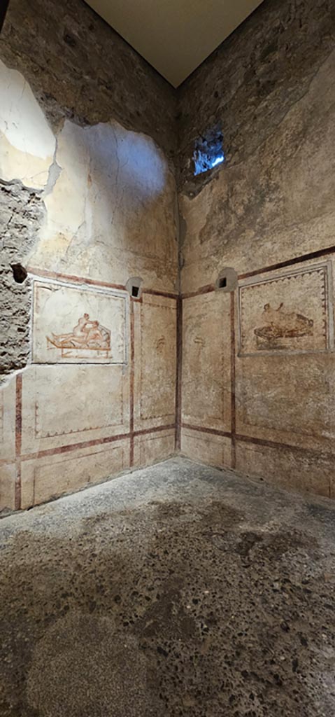 VI.15.1 Pompeii. March 2023. 
West wall, erotic painting in bedroom (x’), used either by servants or perhaps as a private brothel? Photo courtesy of Johannes Eber.

