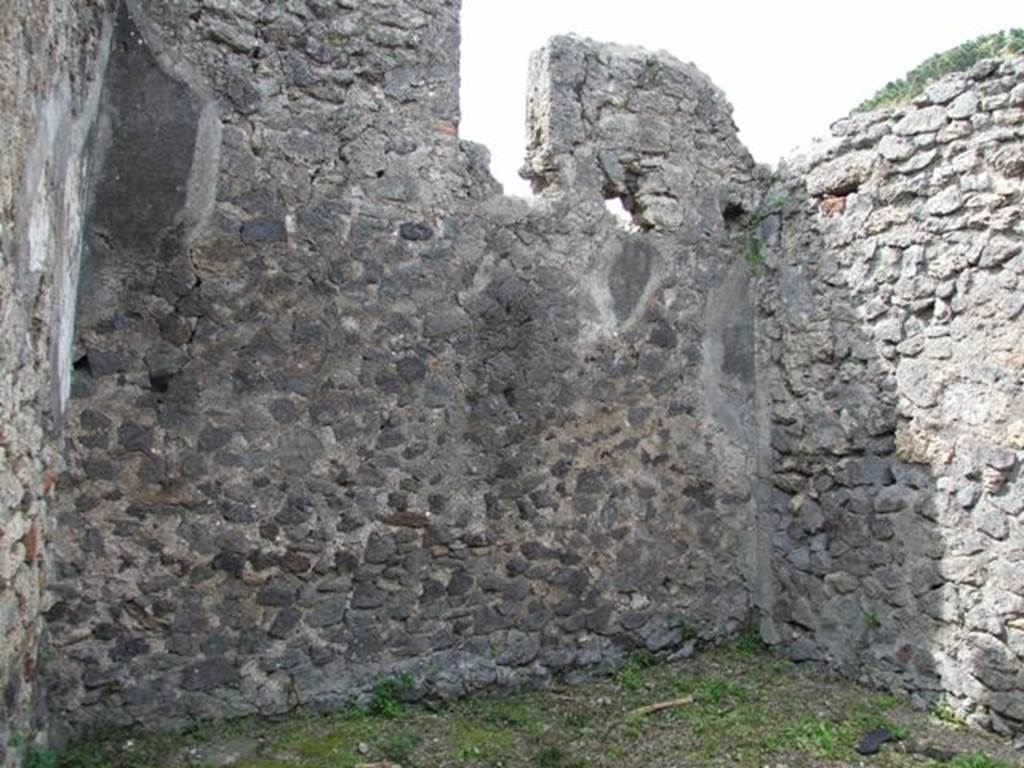 VI.16.27 Pompeii. March 2009. Room E, west wall, with window.