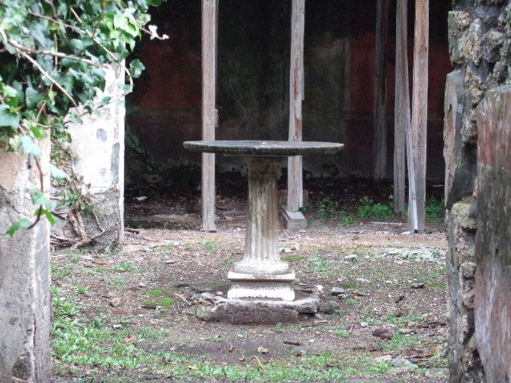 VI.16.28 Pompeii. December 2005. Looking east across atrium C from entrance.