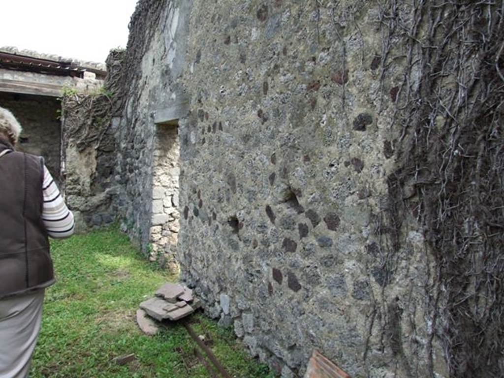 VI.16.29 Pompeii. March 2009. South wall of atrium B, looking east towards doorway to room N, part of VI.16.30. According to NdS, the doorway from the atrium to room N had a step upwards.