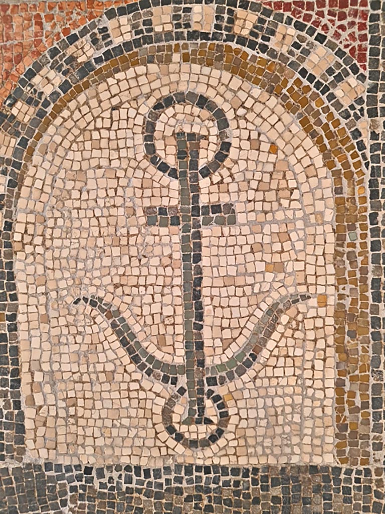 VI 17.10 Pompeii ? or Villa of Diomedes ?. June 2024.  
Detail from mosaic of “doors”, showing an anchor.  Photo courtesy of Giuseppe Ciaramella.  
On display in Naples Archaeological Museum, Room CXXXIV.   
