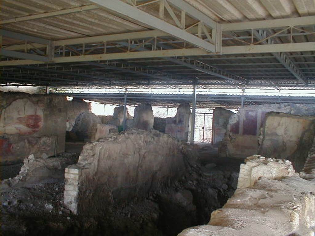 VI.17.41 Pompeii. September 2004. Looking east towards tablinum, atrium and entrance, from room in south-west corner.
