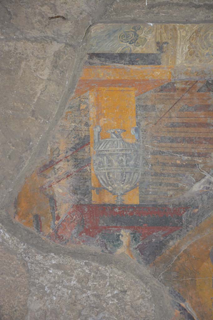 VI.17.41 Pompeii. September 2019. 
Cubiculum 17, detail of object on an Ionic shelf from upper north wall in north-east corner.
Foto Annette Haug, ERC Grant 681269 DCOR.
