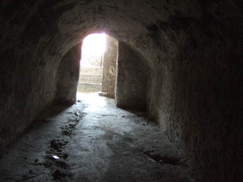 VI.17.42 Pompeii.  May 2006.  Looking east to entrance VI.17.43, on upper floor.