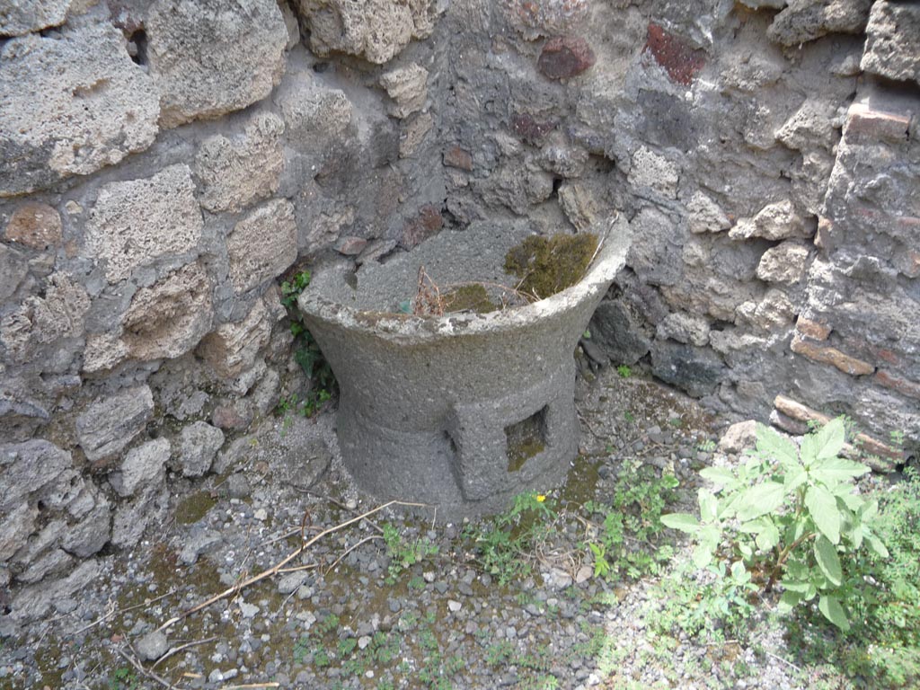 VII.1.36 Pompeii. October 2009. South-west corner. Photo courtesy of Jared Benton.