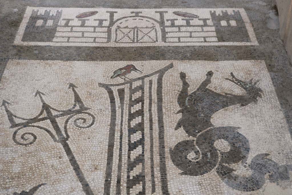 VII.1.40 Pompeii. December 2018. Detail of south end of mosaic in entrance corridor. Photo courtesy of Aude Durand.