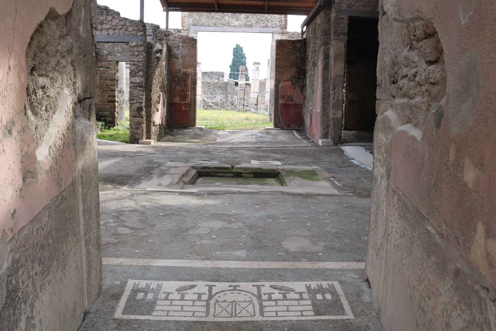 VII.1.40 Pompeii, December 2018. Looking south across atrium from entrance doorway. Photo courtesy of Aude Durand.