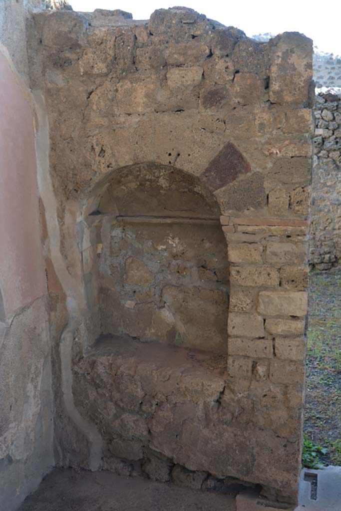 VII.1.40 Pompeii. September 2019. Niche in east wall of atrium.
Foto Annette Haug, ERC Grant 681269 DÉCOR.

