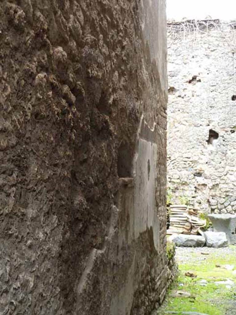 VII.1.46 Pompeii. May 2010. Niche in north wall of corridor 15.