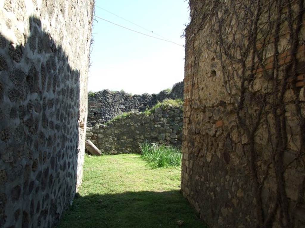 VII.2.16 Pompeii.  March 2009. Room 12. Corridor, leading to Room 13 Kitchen and Services area.  Looking east.