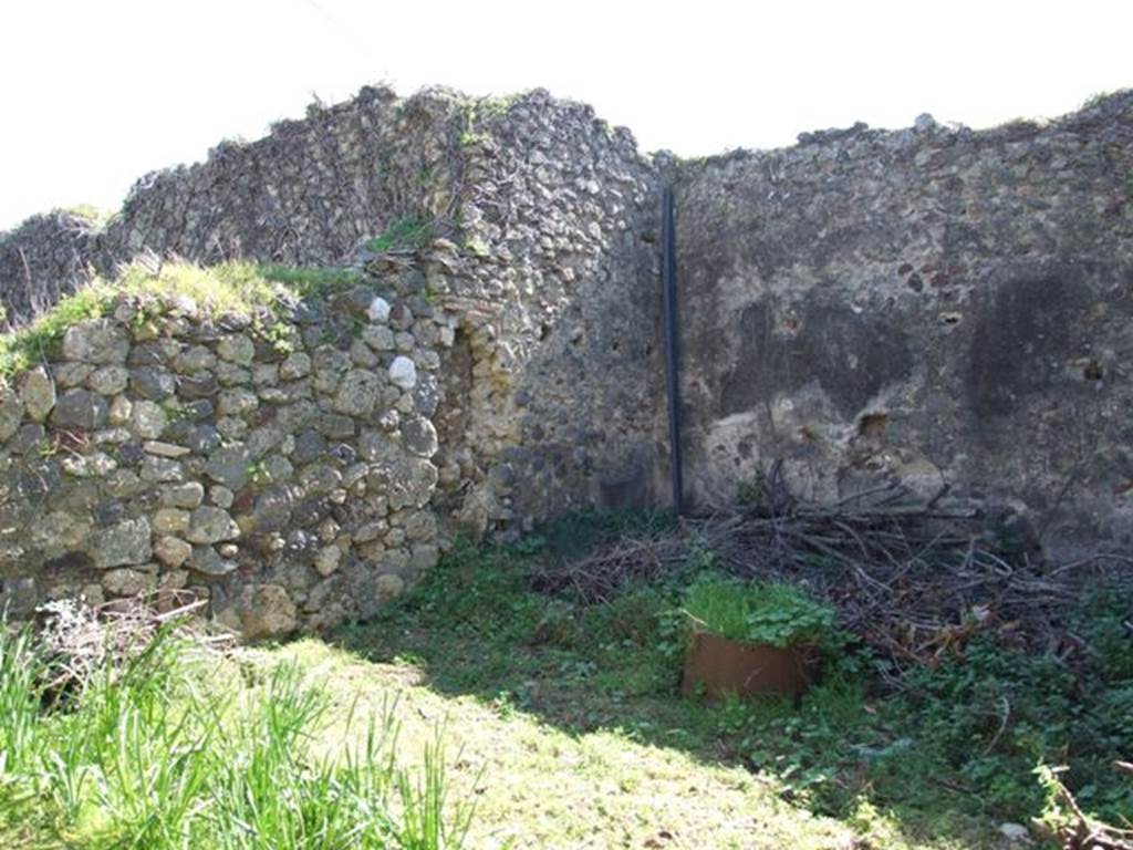 VII.2.16 Pompeii. March 2009. Room 13, south-east corner of kitchen.