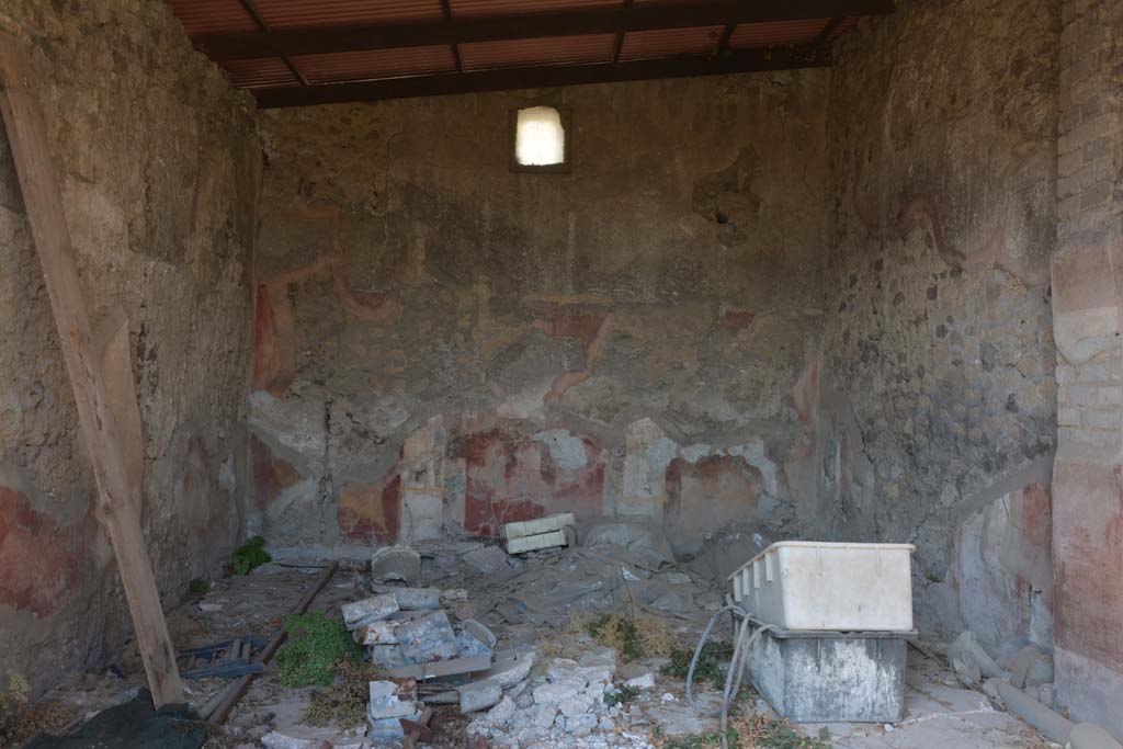 VII.2.16 Pompeii. October 2019. Oecus 3, looking north from doorway.
Foto Annette Haug, ERC Grant 681269 DCOR.

