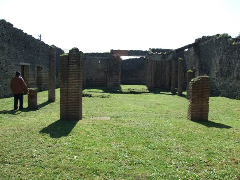 VII.2.18 Pompeii. March 2009. Looking south from north portico across the peristyle garden.