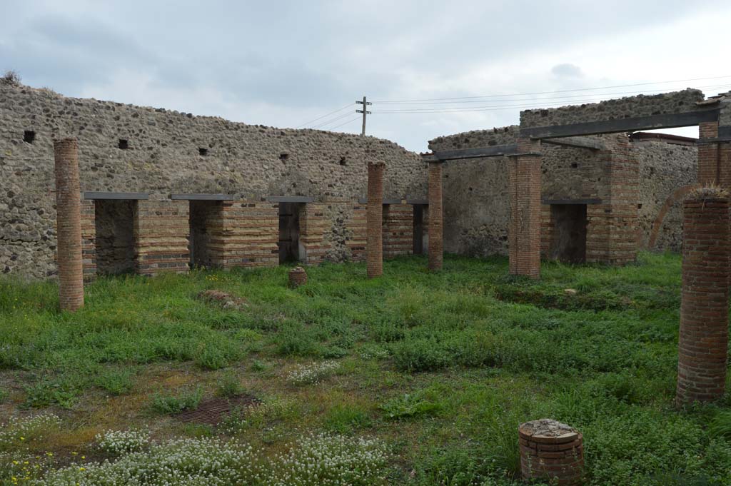 VII.2.18 Pompeii. October 2017. Looking towards east side of peristyle.
Foto Taylor Lauritsen, ERC Grant 681269 DÉCOR.
