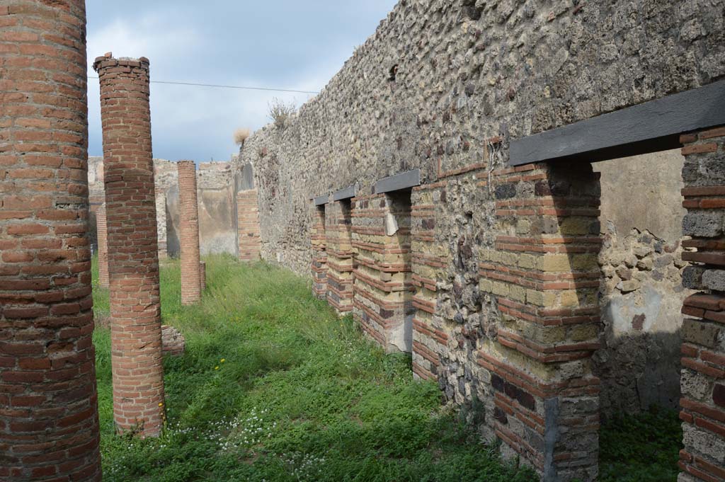 VII.2.18 Pompeii. October 2017. Looking north along east portico from doorway to room 14, on right.
Foto Taylor Lauritsen, ERC Grant 681269 DCOR.
