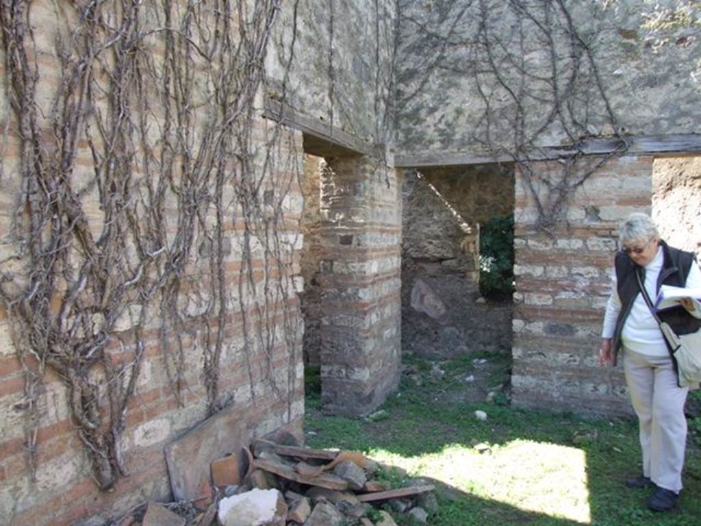 VII.2.18 Pompeii.  March 2009.  South west corner of South Portico, with doorways to Rooms 18 and 19.