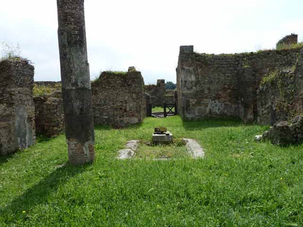 VII.2.35 Pompeii. May 2010. Looking south across atrium to entrance, from tablinum.