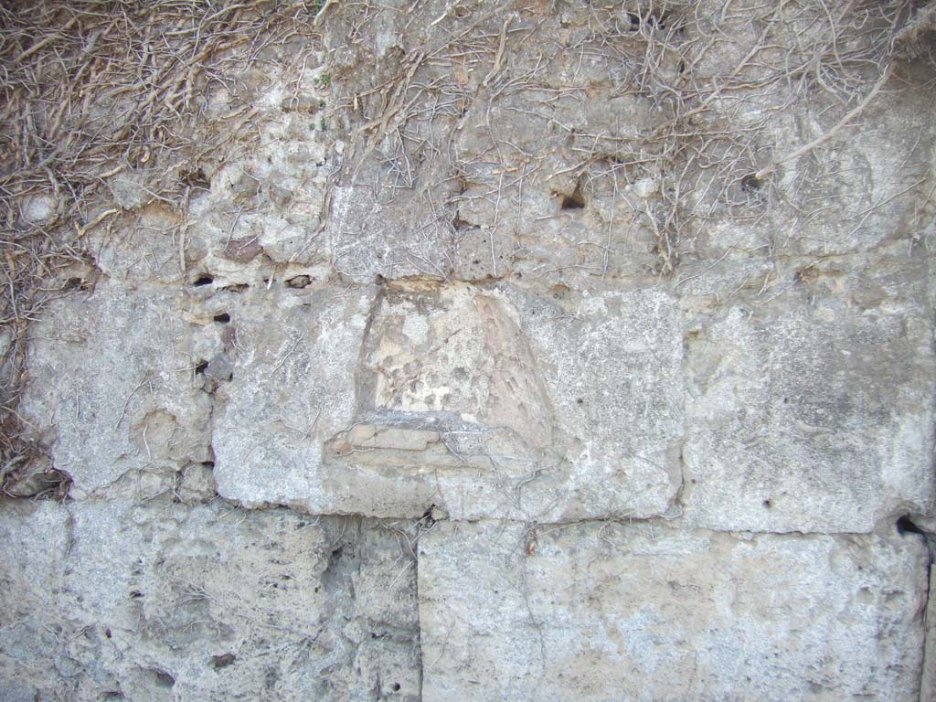 VII.3.13 Pompeii. May 2006. Niche in west wall near entrance.