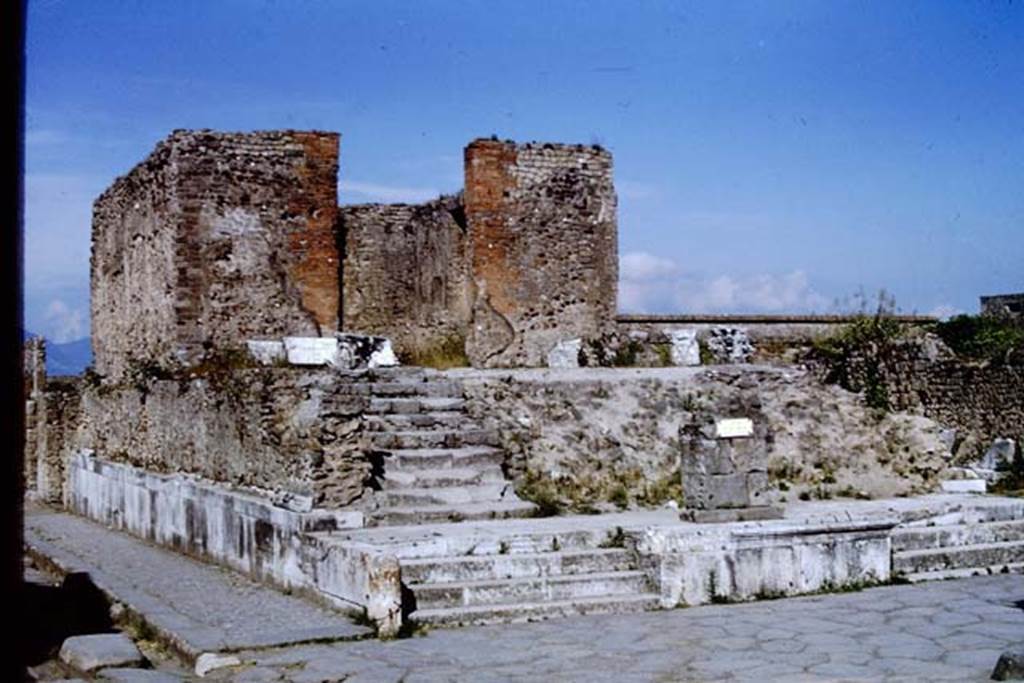 VII.4.1 Pompeii. 1968. Looking south-east from crossroads towards entrances. Photo by Stanley A. Jashemski.
Source: The Wilhelmina and Stanley A. Jashemski archive in the University of Maryland Library, Special Collections (See collection page) and made available under the Creative Commons Attribution-Non Commercial License v.4. See Licence and use details.
J68f0370
