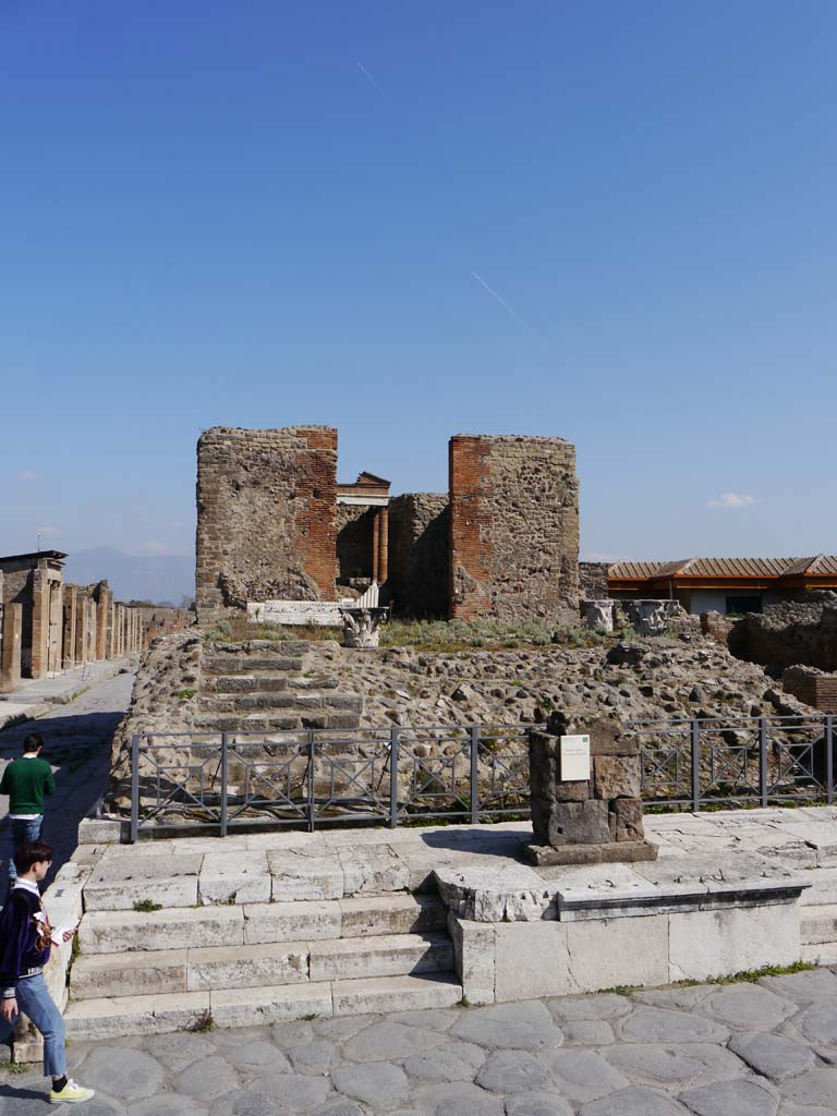 VII.4.1 Pompeii. March 2019. Looking towards steps at north end on Via del Foro.
Foto Anne Kleineberg, ERC Grant 681269 DÉCOR.
