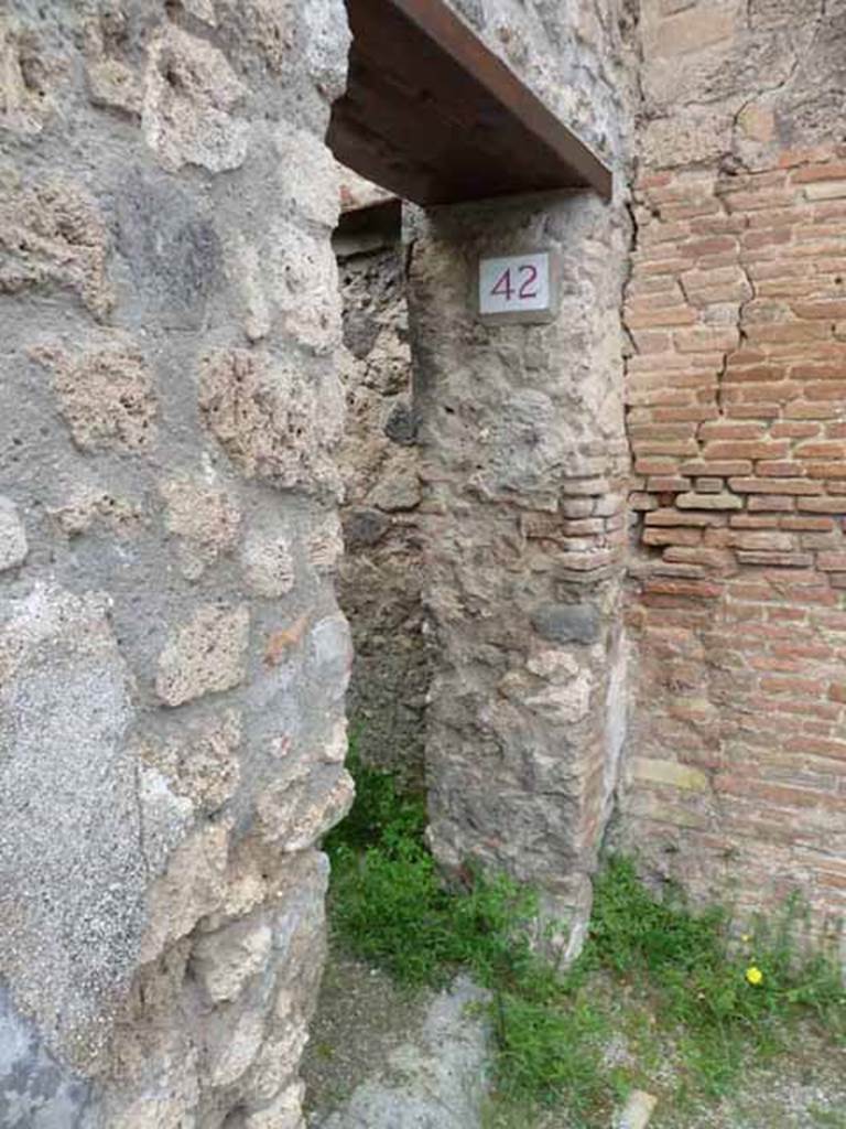 VII.4.42 Pompeii. May 2010. Entrance.