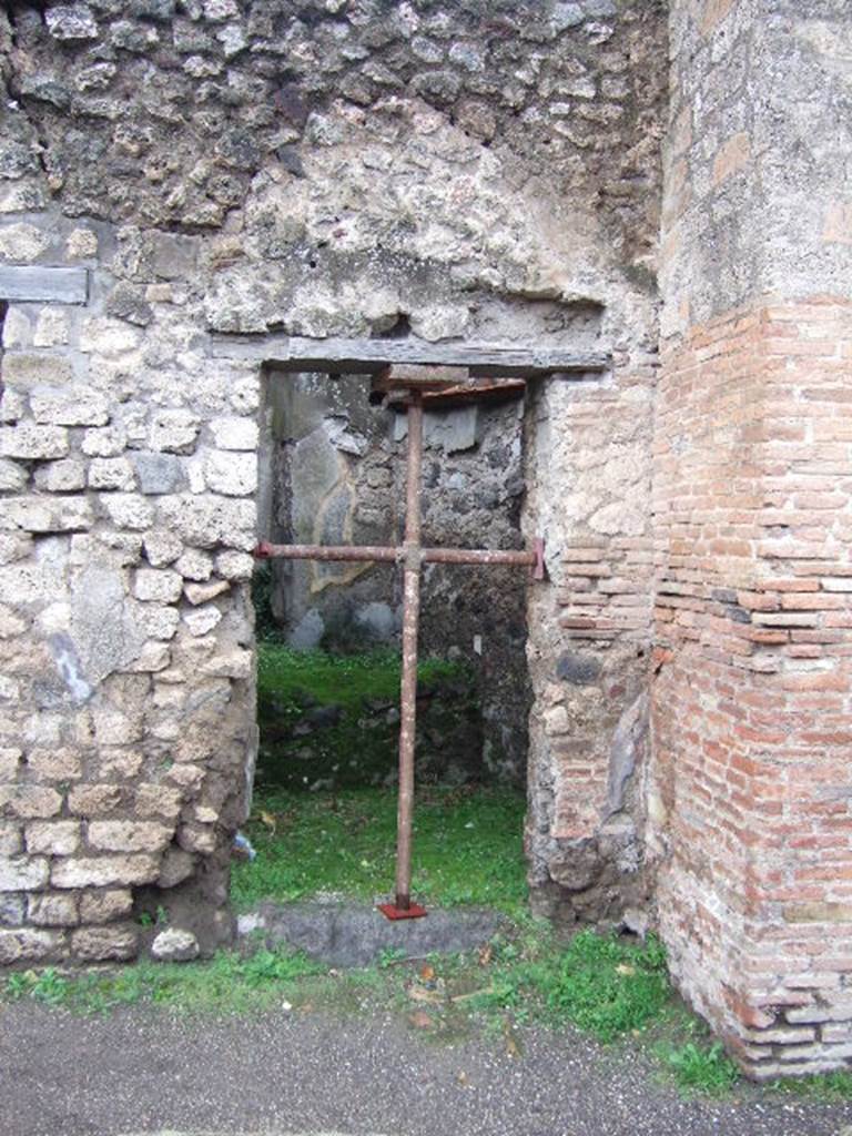 VII.4.42 Pompeii. December 2005. Entrance.