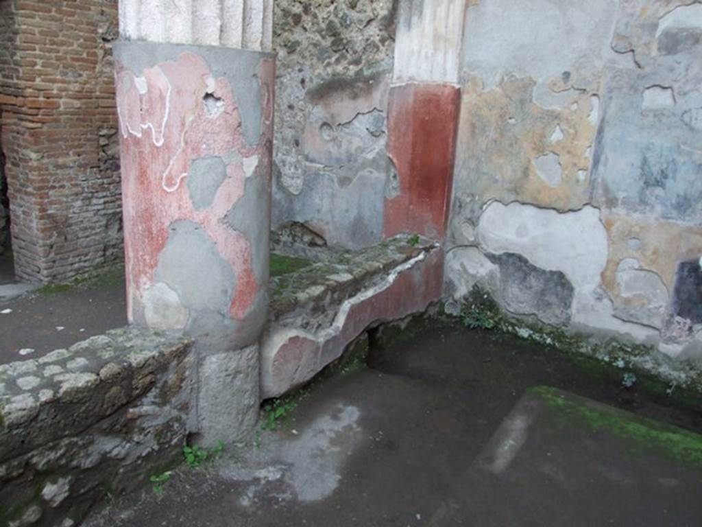 VII.4.48 Pompeii. December 2007.  Peristyle.  South east corner.