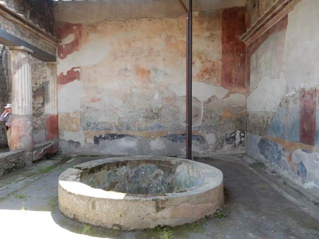 VII.4.48 Pompeii. May 2015.  Looking towards the south wall. Photo courtesy of Buzz Ferebee.