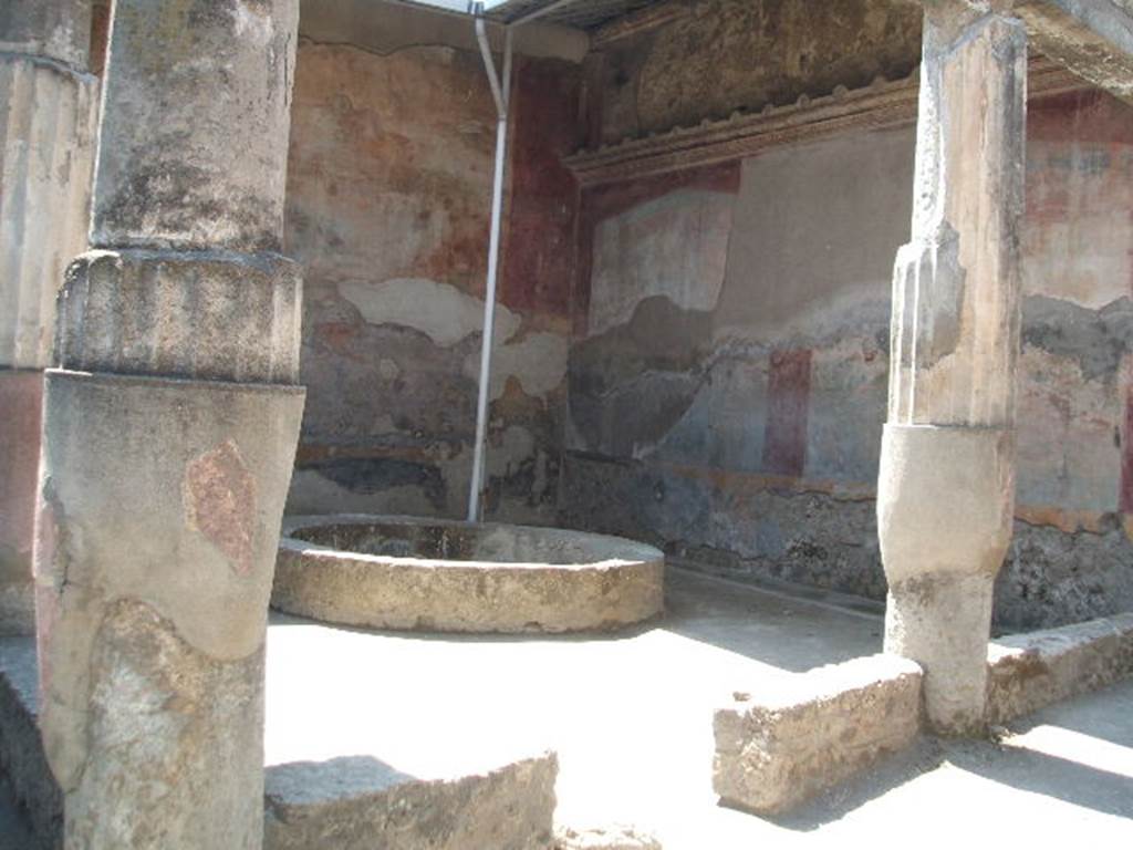 VII.4.48 Pompeii.  December 2007.  Peristyle.  South west corner.