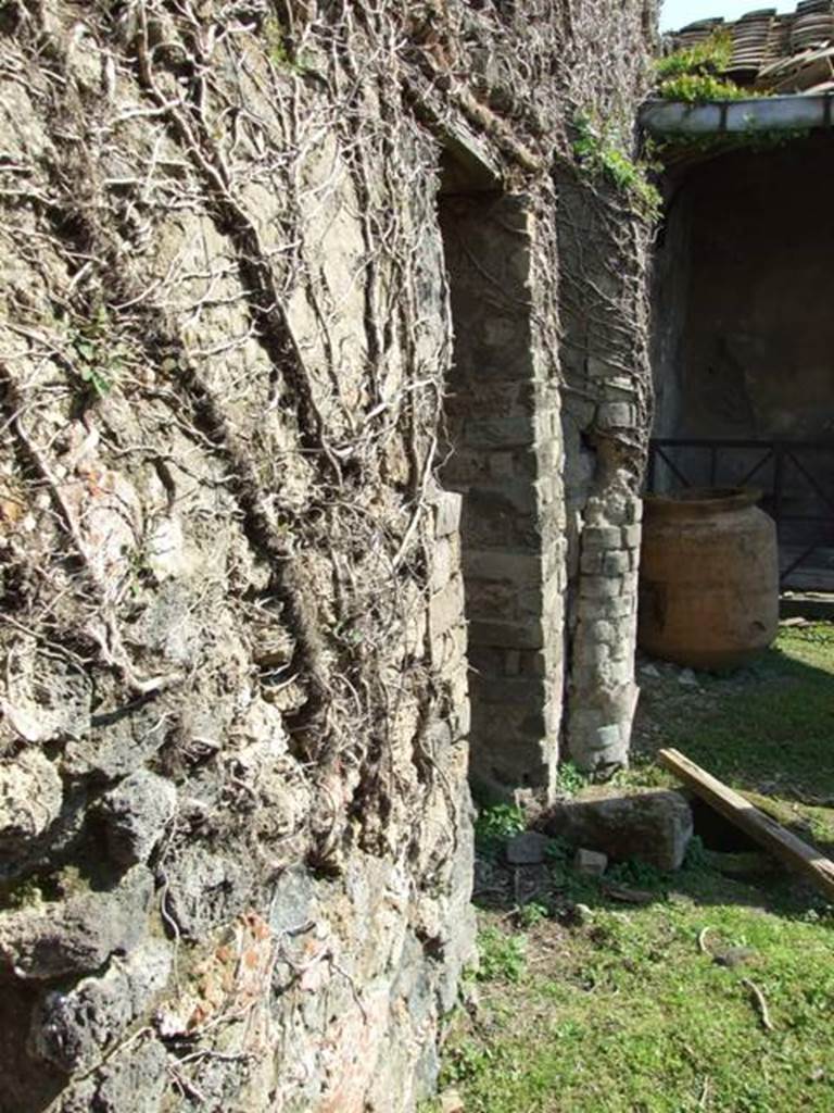 VII.4.56 Pompeii.  March 2009.  Doorway to Room 8. Staircase.