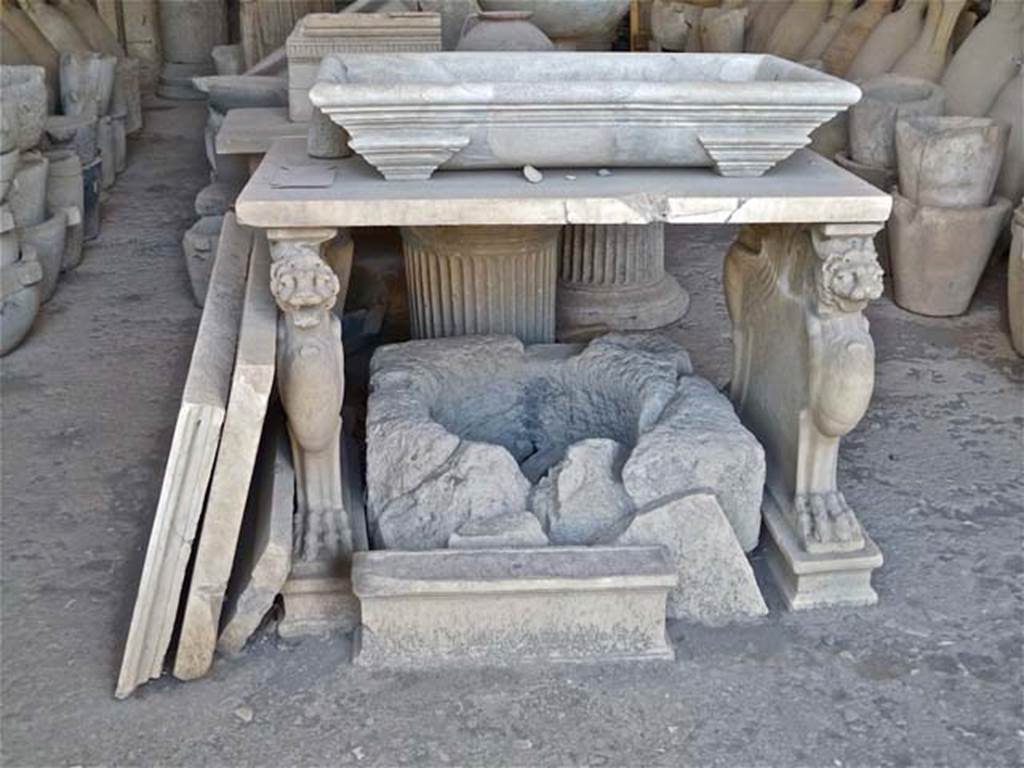 VII.7.29 Pompeii. May 2011. Table and basins in storage. Photo courtesy of Michael Binns.