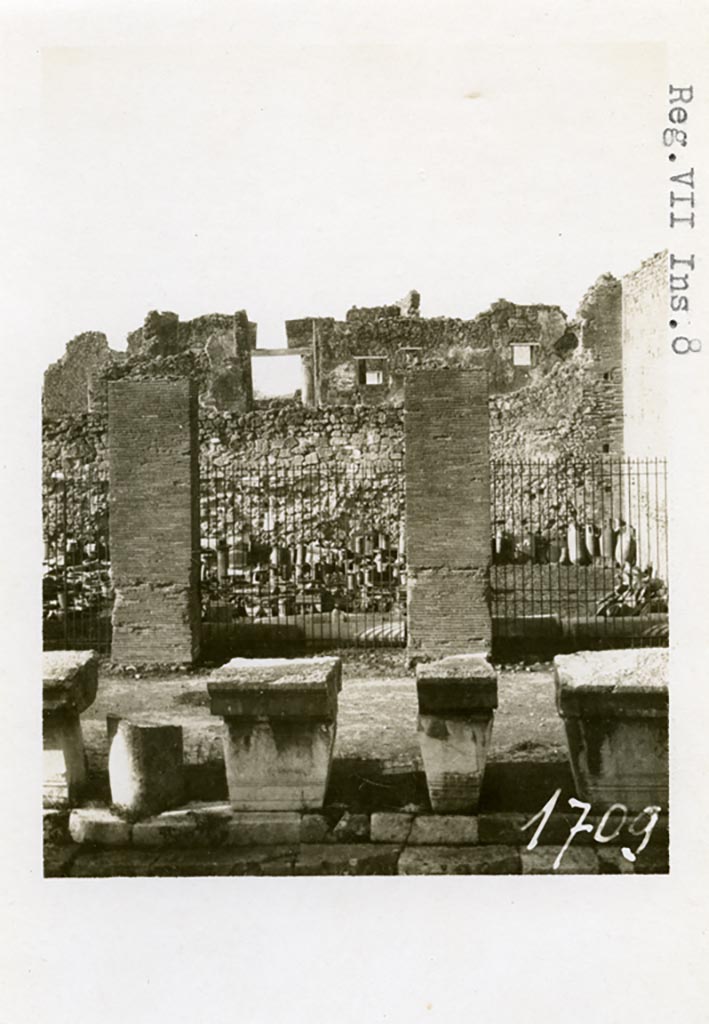 VII.8 Pompeii Forum. Pre-1937-39. Looking towards VII.7.29 before 2943 bombing.
Photo courtesy of American Academy in Rome, Photographic Archive. Warsher collection no. 1709.
