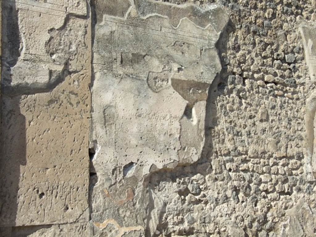 VII.7.32 Pompeii. March 2019. Remains of plaster on east wall at side of entrance doorway.
Foto Taylor Lauritsen, ERC Grant 681269 DÉCOR.
