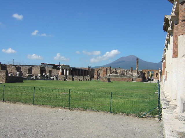 VII.8 Pompeii Forum. September 2005. Looking north from the east side.
