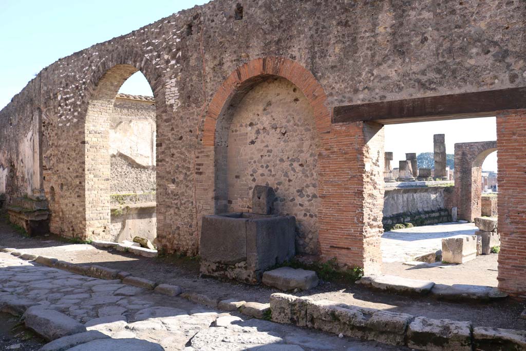 Fountain next to VII.7.26 outside north wall of VII.8 Forum. December 2018. 
Looking south to Forum entrances, on Vicolo dei Soprastanti. Photo courtesy of Aude Durand.
