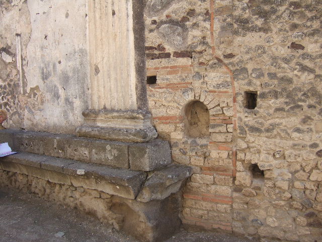 VII.8 Pompeii Forum. December 2018. 
Niche of street shrine on outside north wall of Forum. Photo courtesy of Aude Durand.
