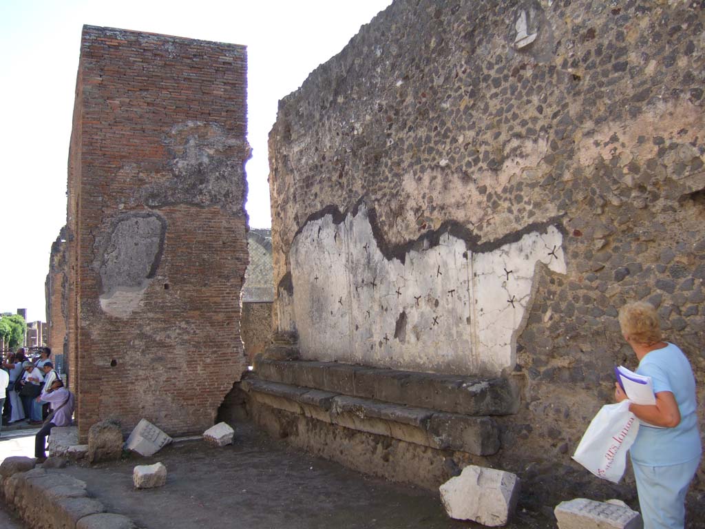 231904 Bestand-D-DAI-ROM-W.1600.jpg
VII.8 Pompeii Forum. W.1600. Niche of street shrine on outside north wall of Forum.
Photo by Tatiana Warscher. With kind permission of DAI Rome, whose copyright it remains. 


