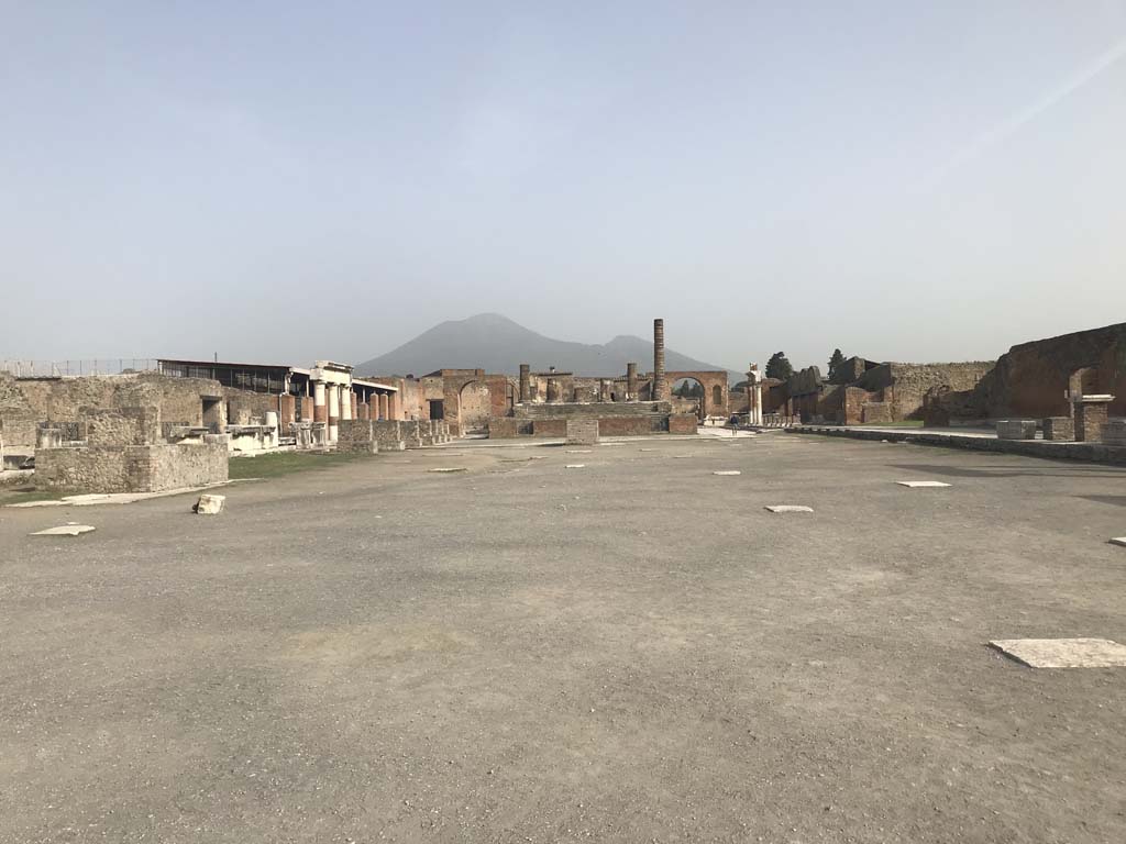 VII.8.00 Pompeii Forum. December 2018. Looking towards north end of Forum, and Temple of Jupiter. Photo courtesy of Aude Durand.

