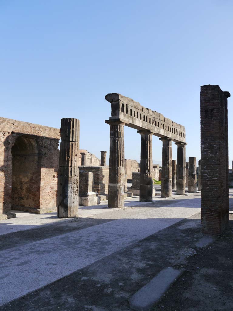 VII.8.00, Pompeii Forum, south side. September 2018. Looking south to ancient portico.
Foto Anne Kleineberg, ERC Grant 681269 DÉCOR.

