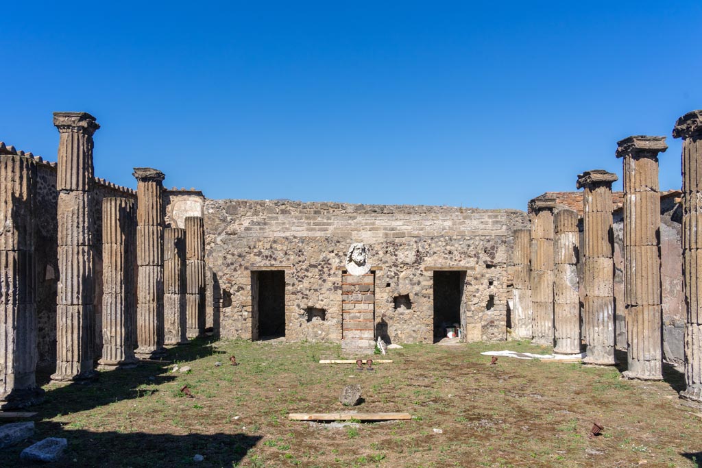 VII.8.01 Pompeii. July 2017. Looking north across Temple.
Foto Anne Kleineberg, ERC Grant 681269 DÉCOR.

