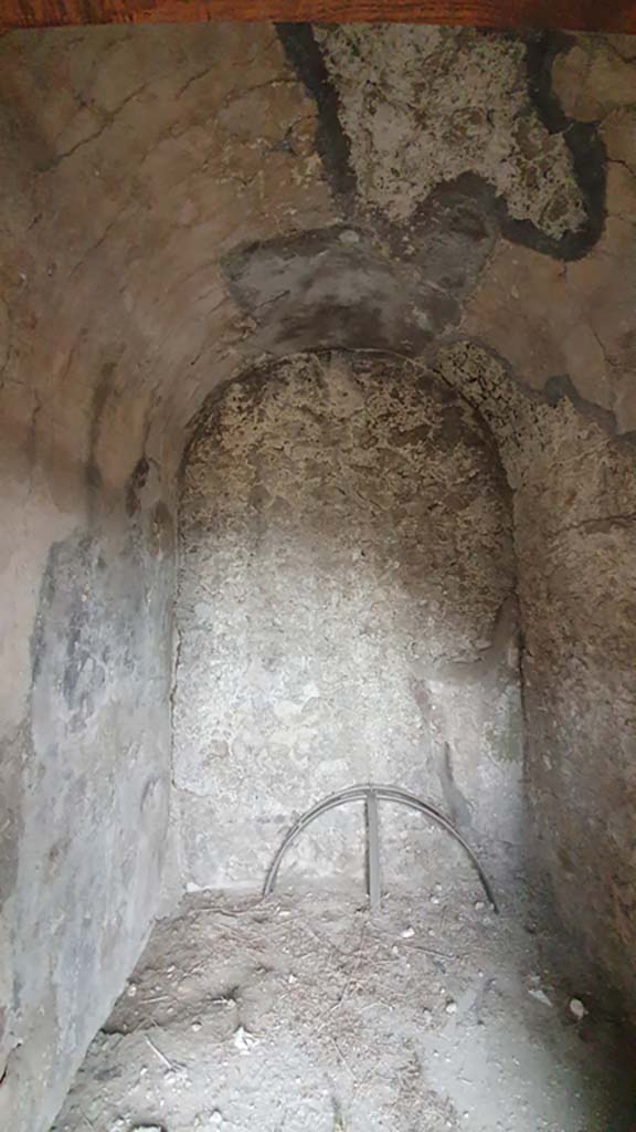 VII.8.01 Pompeii. September 2018. Doorway to room on east side against north wall.
Foto Anne Kleineberg, ERC Grant 681269 DÉCOR.
