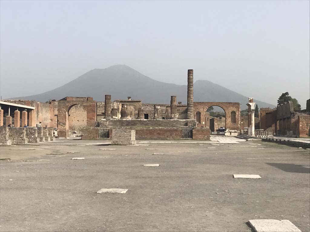VII.8.1 Pompeii. April 2018. Looking north to Temple of Jupiter. Photo courtesy of Ian Lycett-King.  Use is subject to Creative Commons Attribution-NonCommercial License v.4 International.
